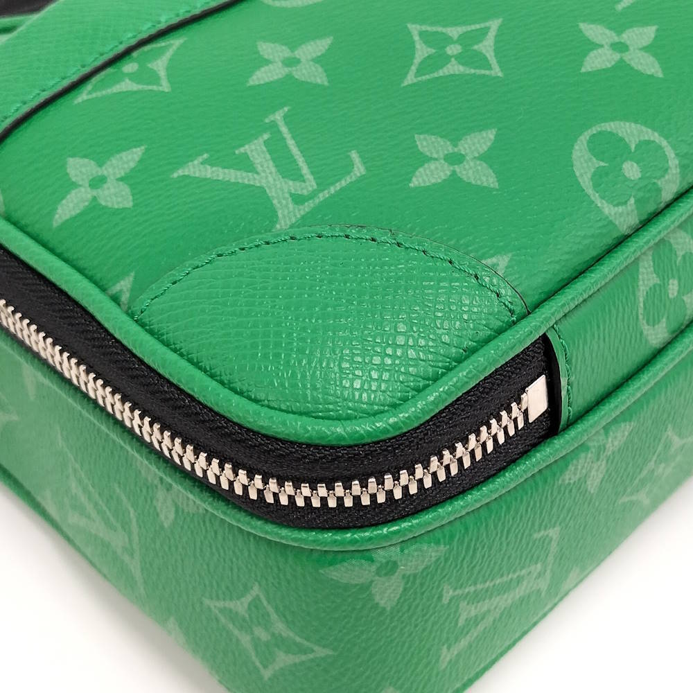 Louis Vuitton Alpha Messenger Bag cactus green canvas embossed Taiga - Picture 4 of 10